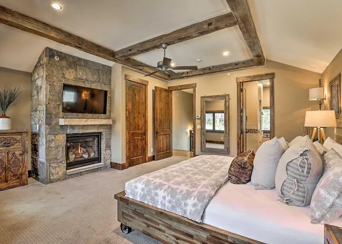Walk To Lift: Luxe W/ Hot Tub In Copper Mtn Villa