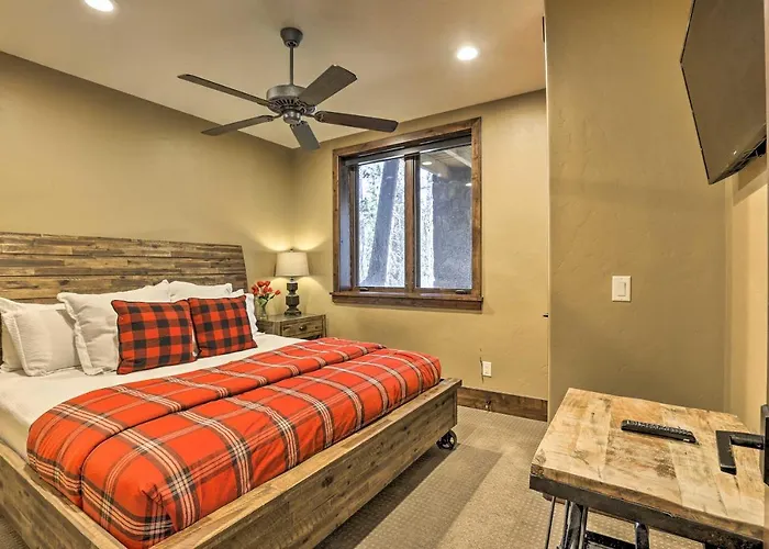 Walk To Lift: Luxe W/ Hot Tub In Copper Mtn *