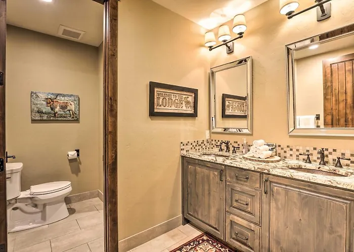 Walk To Lift: Luxe W/ Hot Tub In Copper Mtn *