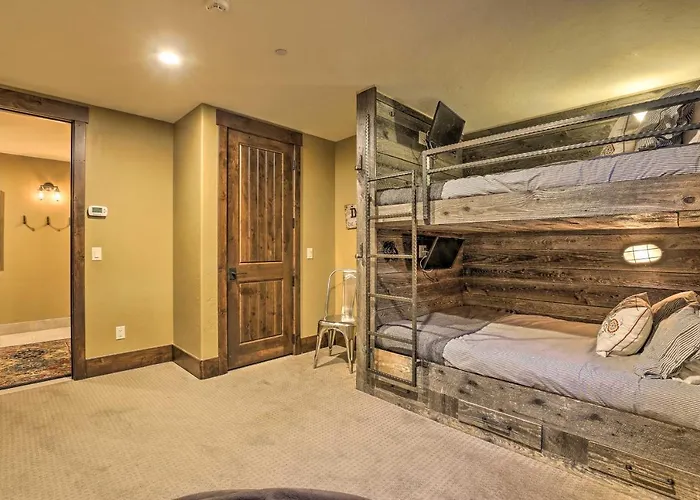 Walk To Lift: Luxe W/ Hot Tub In Copper Mtn Villa *